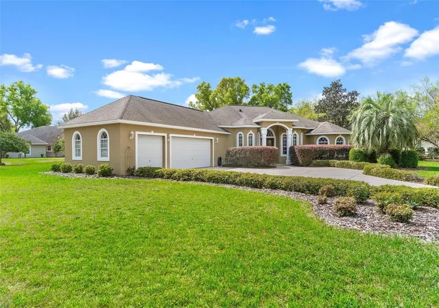 Homes for sale in Lady Lake, FL | 6053 Spinnaker Loop, Lady Lake, FL 32159 | MLS# G5109709
