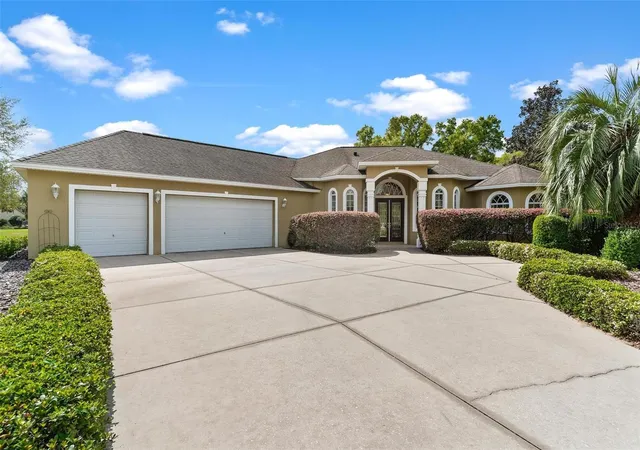 Homes for sale in Lady Lake, FL | 6053 Spinnaker Loop, Lady Lake, FL 32159 | MLS# G5109709