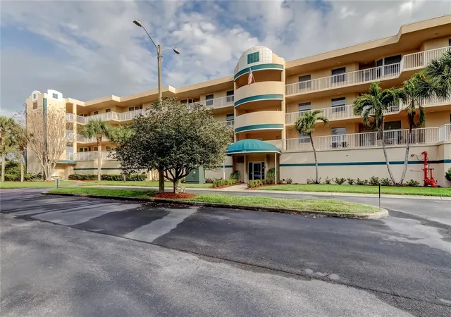 Homes for sale in St. Petersburg, FL | 6205 Shoreline Dr, St. Petersburg, FL 33708