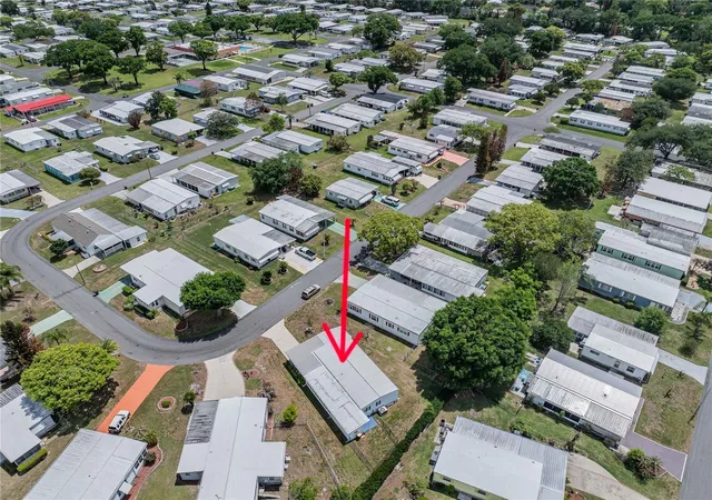 Photo 2 of Manufactured home for sale at 1610 Reynolds Rd #108, Lakeland, FL 33801 | MLS# L4960326 | Listing updated on 2026-05-03