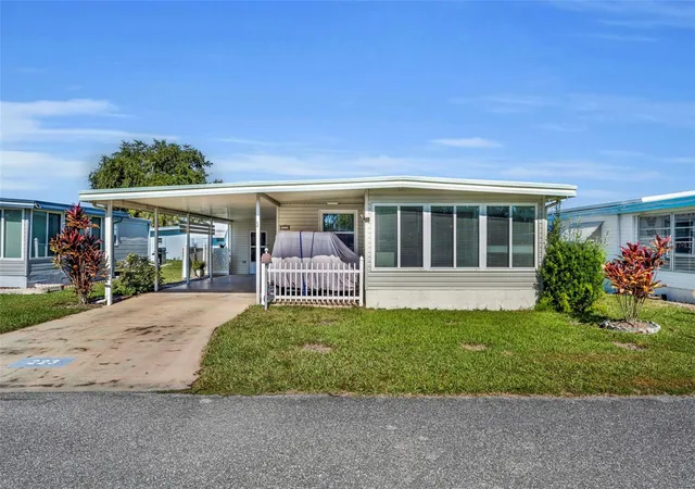 Manufactured home for sale at 223 Paradise S, LEESBURG, FL 34788 | MLS# G5109717