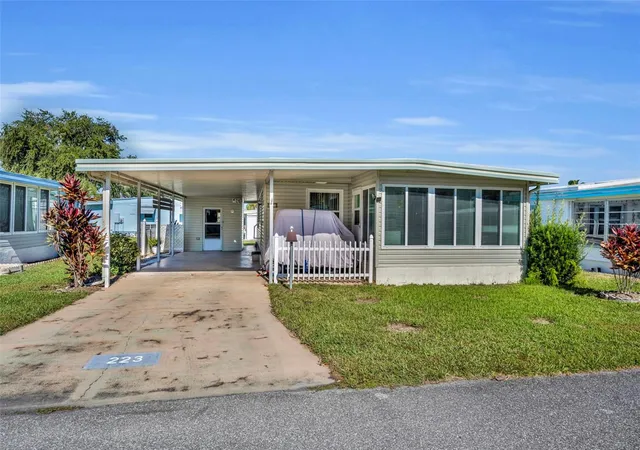 Photo 2 of Manufactured home for sale at 223 Paradise S, Leesburg, FL 34788 | MLS# G5109717 | Listing updated on 2026-10-02