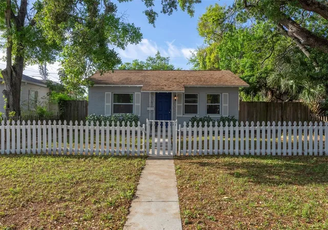 Homes for sale in Saint Petersburg, FL | 3510 4th Ave N, Saint Petersburg, FL 33713 | MLS# TB8487477