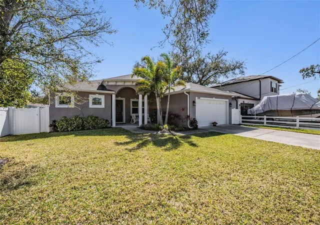 Homes for sale in Tampa, FL | 3008 W Leroy St, Tampa, FL 33607 | MLS# TB8487482