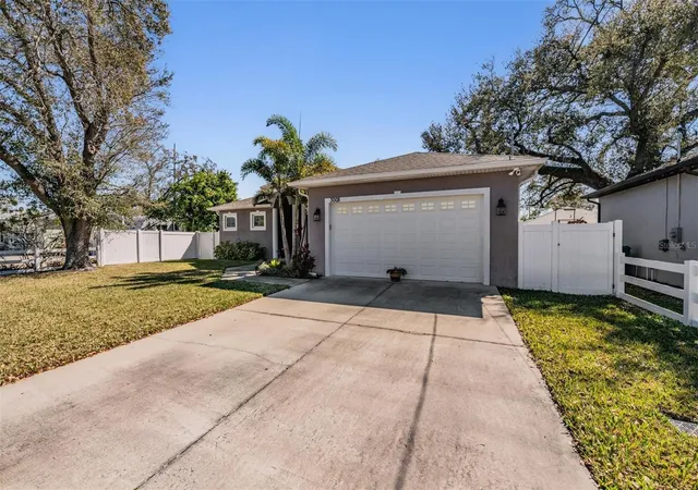 Homes for sale in Tampa, FL | 3008 W Leroy St, Tampa, FL 33607 | MLS# TB8487482