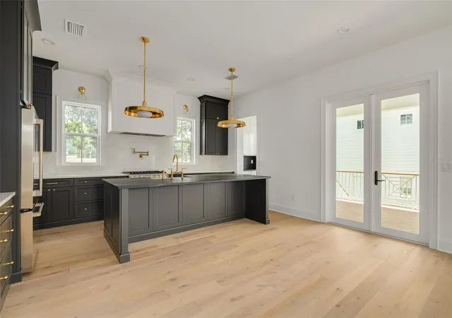 2nd image of 808 39th Ave Ne, Saint Petersburg, FL 33703 | MLS# TB8487519