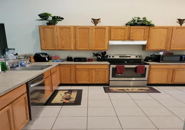 Photo 3 of Single family home for sale at 5419 Oxford Manor Cir, Lakeland, FL 33810 | MLS# L4960341 | Listing updated on 2026-07-13