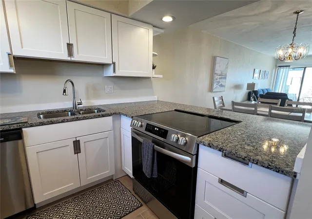 4th image of 1801 Gulf Dr N #125, Bradenton Beach, FL 34217 | MLS# A4686575