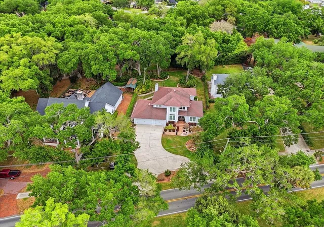 Photo 3 of Single family home for sale at 2000 Lake Ariana Blvd, Auburndale, FL 33823 | MLS# P4938164 | Listing updated on 2026-09-28