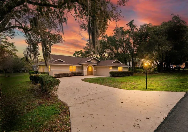Photo 1 of Single family home for sale at 375 E Liberty St, Hernando, FL 34442 | MLS# W7883969 | Listing updated on 2026-10-06