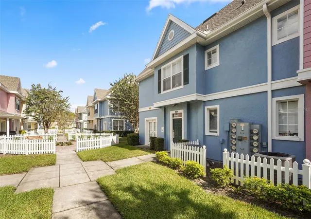 Listing Photo 2 - Condo for sale in building located at 4021 Venetian Bay Dr, KISSIMMEE, FL 34741 - Unit #101