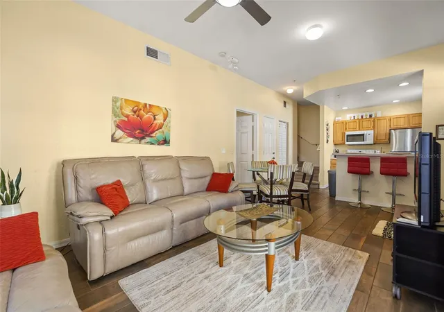 Listing Photo 4 - Condo for sale in building located at 4021 Venetian Bay Dr, KISSIMMEE, FL 34741 - Unit #101