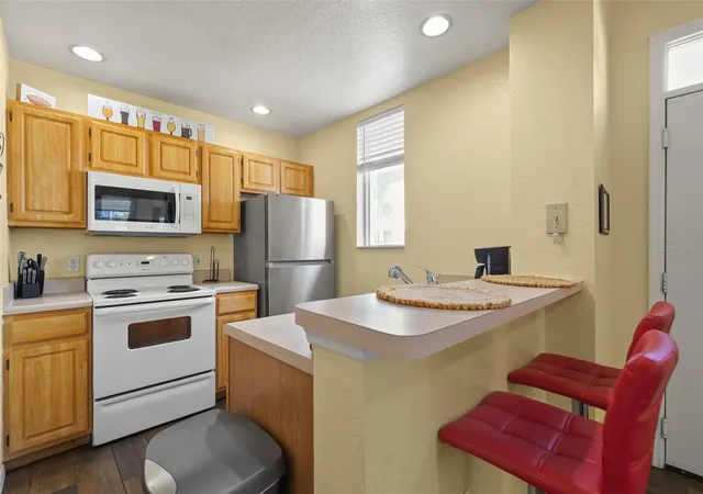 Listing Photo 5 - Condo for sale in building located at 4021 Venetian Bay Dr, KISSIMMEE, FL 34741 - Unit #101