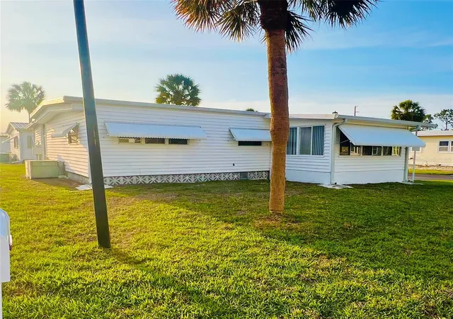 Photo 3 of Manufactured home for sale at 2282 Piazza Dr #117, Sarasota, FL 34238 | MLS# TB8487622 | Listing updated on 2026-08-26