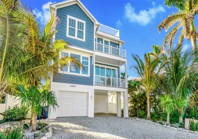 2nd image of 2210 Avenue A, Bradenton Beach, FL 34217 | MLS# A4686592