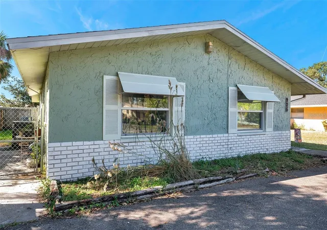 3rd image of 926 Lake Palms Dr, Largo, FL 33771 | MLS# TB8487667