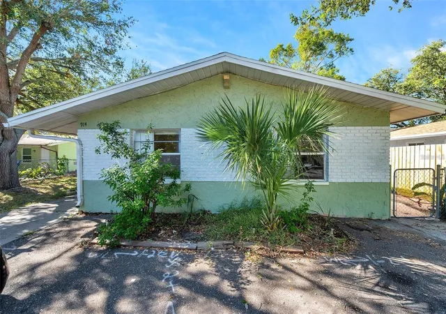 Photo 3 of Multi family home for sale at 914 Lake Palms Dr, Largo, FL 33771 | MLS# TB8487678 | Listing updated on 2026-10-06