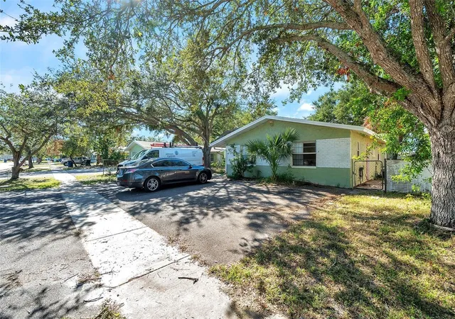 Listing Photo 4 - Condo for sale in building located at 914 Lake Palms Dr, LARGO, FL 33771