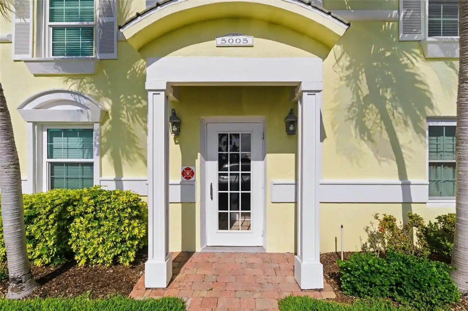 Listing Photo 2 - Condo for sale in 5005 Coquina Key Dr Se located at 5005 Coquina Key Dr Se, ST PETERSBURG, FL 33705 - Unit 5005 Coquina Key Dr SE
