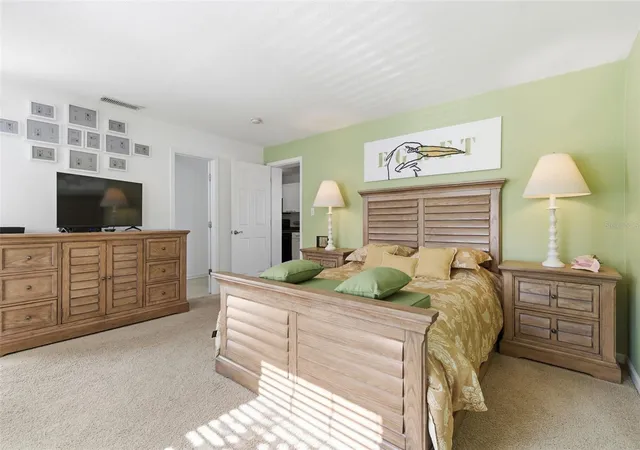 Listing Photo 4 - Condo for sale in building located at 5005 Coquina Key Dr Se, ST PETERSBURG, FL 33705 - Unit #E