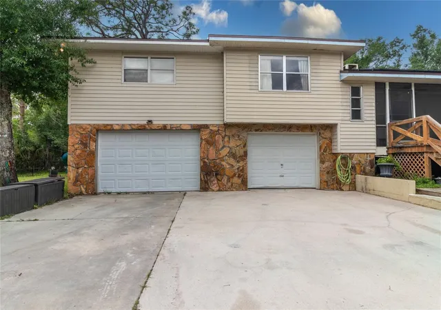 Photo 2 of Single family home for sale at 1143 Meyers Rd, Venice, FL 34292 | MLS# A4686619 | Listing updated on 2026-09-14