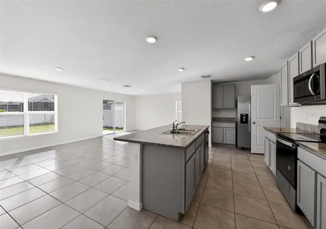 4th image of 439 Sunlit Coral St, Ruskin, FL 33570 | MLS# O6391603