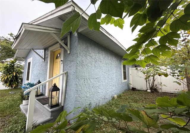 Photo 4 of Sale Pending at 8007 N Klondyke St, Tampa, FL 33604 | MLS# TB8487767 | Listing updated on 2026-07-21