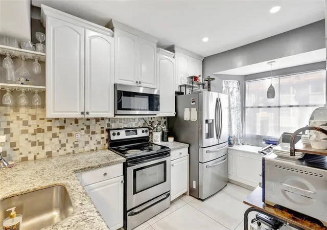 5th image of 12662 Nw 14Th St, Sunrise, FL 33323 | MLS# S5146043