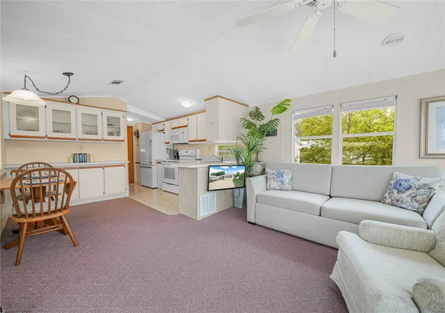 Photo 4 of Manufactured home for sale at 6 Silversides St, Lake Wales, FL 33898 | MLS# K4903352 | Listing updated on 2026-09-25
