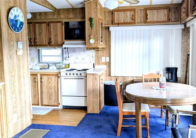 5th image of 3300 26Th Ave E #228, Bradenton, FL 34208 | MLS# A4686659