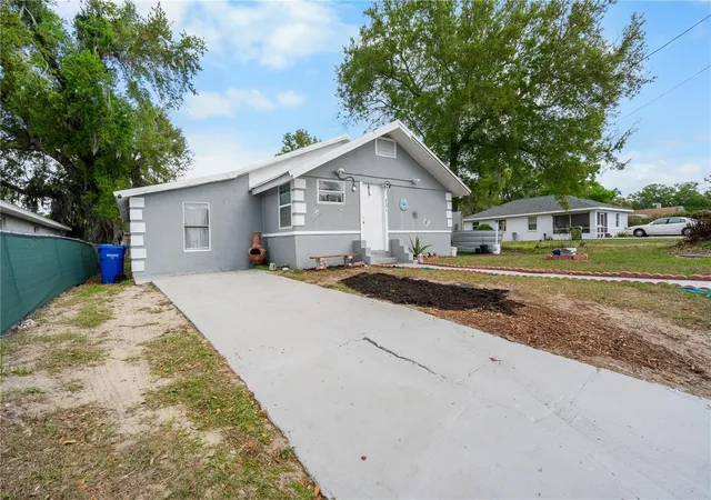 3rd image of 221 Avenue L Ne, Winter Haven, FL 33881 | MLS# O6391663