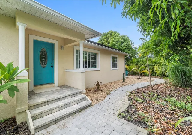 2nd image of 1701 38th Avenue, Saint Petersburg, FL 33713 | MLS# GC538590