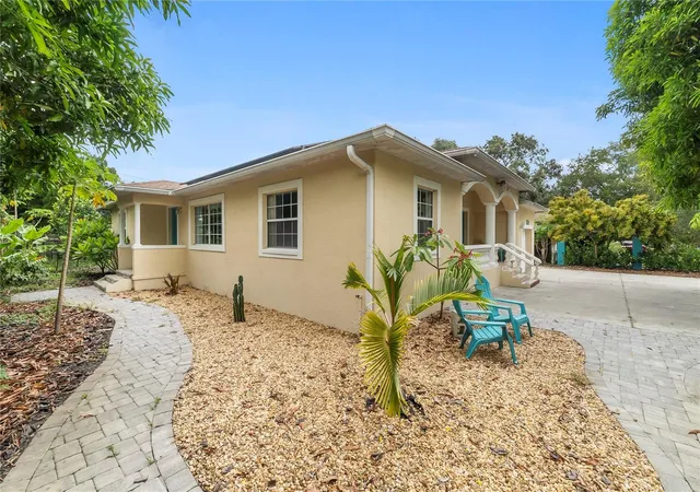 3rd image of 1701 38Th Avenue, Saint Petersburg, FL 33713 | MLS# GC538590