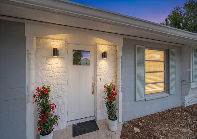Photo 2 of Single family home for sale at 611 Venice Ln, Sarasota, FL 34242 | MLS# A4686684 | Listing updated on 2026-08-23