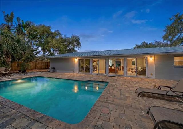 Photo 3 of Single family home for sale at 611 Venice Ln, Sarasota, FL 34242 | MLS# A4686684 | Listing updated on 2026-08-23