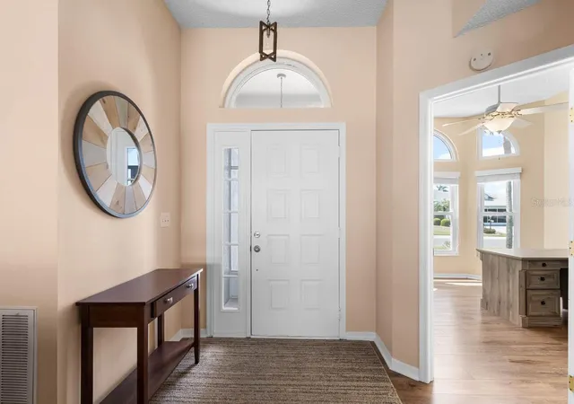 4th image of 327 Caloosa Woods Ln, Sun City Center, FL 33573 | MLS# TB8487945