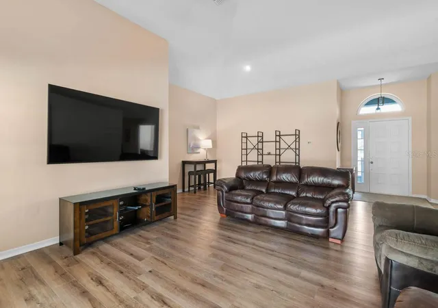 5th image of 327 Caloosa Woods Ln, Sun City Center, FL 33573 | MLS# TB8487945