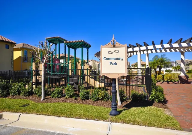 2nd image of 5823 Bowen Daniel Dr, TAMPA, FL 33616