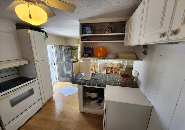 4th image of 305 Batan Ct, Bradenton, FL 34207 | MLS# A4686716