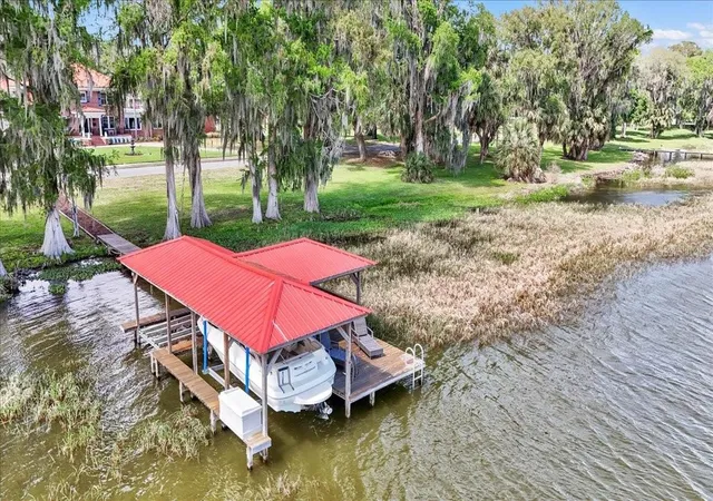 2nd image of 405 Lakeshore Dr, Leesburg, FL 34748 | MLS# OM721071