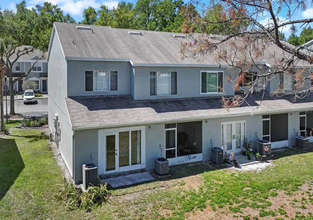 5th image of 2411 Lake Woodberry Cir, Brandon, FL 33510 | MLS# TB8487984