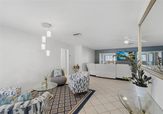 Photo 3 of Single family home for sale at 10725 William Tell Dr, Orlando, FL 32821 | MLS# S5146096 | Listing updated on 2026-09-13
