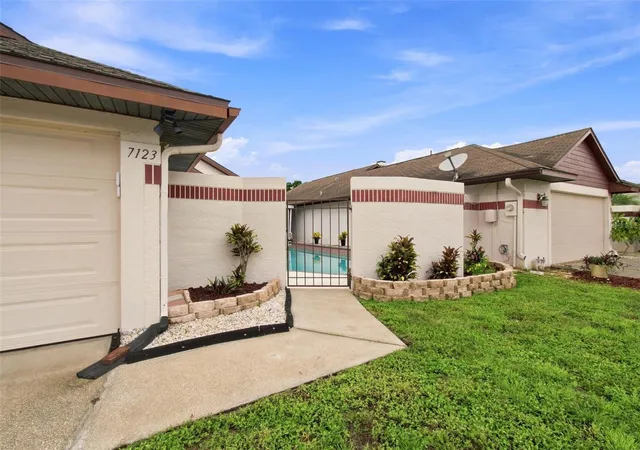 Photo 3 of Single family home for sale at 7123 Silvermill Dr, Tampa, FL 33635 | MLS# TB8488026 | Listing updated on 2026-10-05