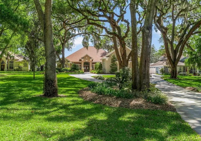 Homes for sale in Fruitland Park, FL | 926 Hawk Lndg, Fruitland Park, FL 34731 | MLS# G5109780
