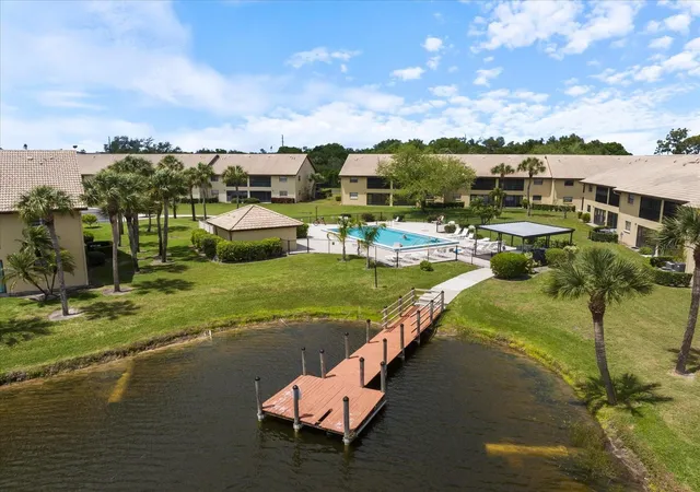 Photo 4 of Condo for sale at 335 Three Lakes Ln #B, Venice, FL 34285 | MLS# N6143492 | Listing updated on 2026-09-26