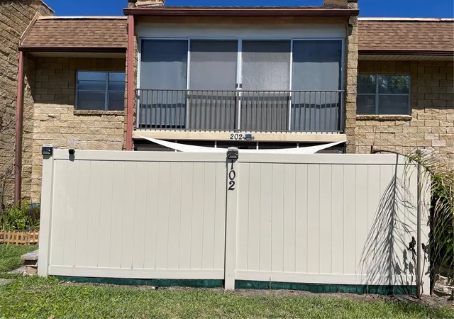 2nd image of 2837 Ne 3Rd St #102, Ocala, FL 34470 | MLS# O6391932