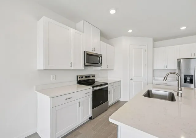 Photo 3 of Sale Pending at 9009 Venetia Ct, Palmetto, FL 34221 | MLS# TB8488188 | Listing updated on 2026-10-09