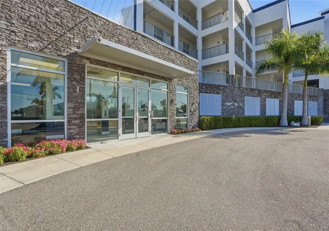 5th image of 1425 Park Beach Cir #124, Punta Gorda, FL 33950 | MLS# C7523629