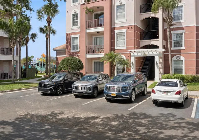 Listing Photo 4 - Condo for sale in building located at 4862 Cayview Ave, Orlando, FL 32819 - Unit #403