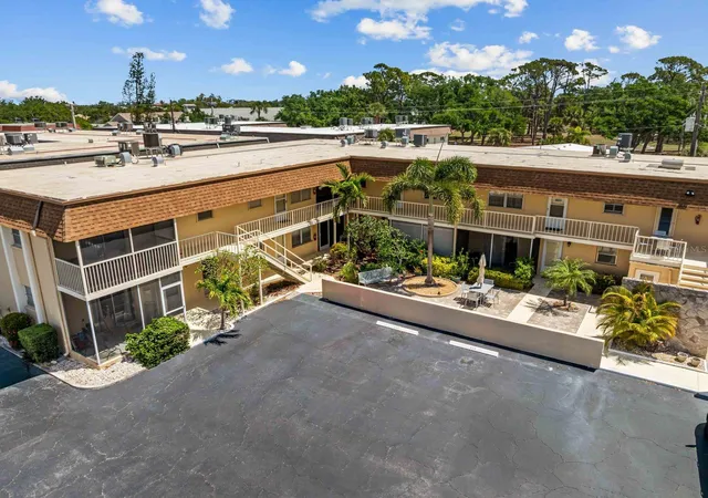 3rd image of 210 Park Blvd N #122, Venice, FL 34285 | MLS# N6143499